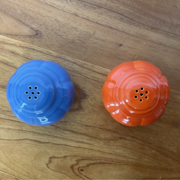 Vintage Fiesta Ware Blue and Red Ceramic Salt and Pepper Shakers - Picture 3 of 4